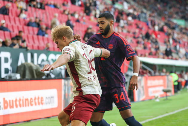 Hennes Behrens (FC Augsburg, 16) mit Ismael Saibari (FC Bayern Muenchen, 34), GER, FC Augsburg vs. FC Bayern Muenchen, Fussball, Bundesliga, 5. Spieltag, Saison 2026 2027, 10.10.2026, DFL DFB REGULATIONS PROHIBIT ANY USE OF PHOTOGRAPHS as IMAGE SEQUENCES and or QUASI-VIDEO, GER, FC Augsburg vs. FC Bayern Muenchen, Fussball, Bundesliga, 5. Spieltag, Saison 2026 2027, 10.10.2026 Augsburg Copyright: xEibner-Pressefoto JennixMaulx EP_JML