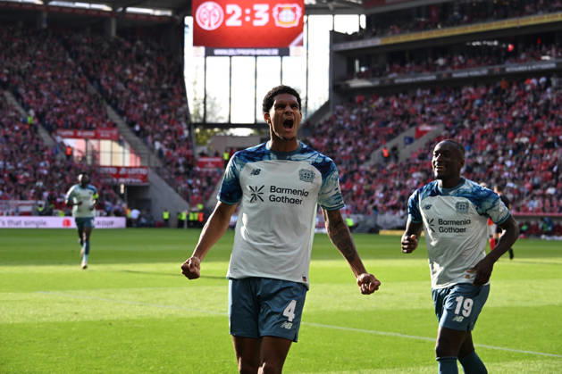 10.10.2026, xsltx, Fussball 1.Bundesliga, FSV Mainz 05 - Bayer 04 Leverkusen v.l. Torjubel nach dem Tor zum celebrating the goal celebrate 2:3 durch Jarell Quansah (Bayer 04 Leverkusen) (DFL DFB REGULATIONS PROHIBIT ANY USE OF PHOTOGRAPHS as IMAGE SEQUENCES and or QUASI-VIDEO) Mainz