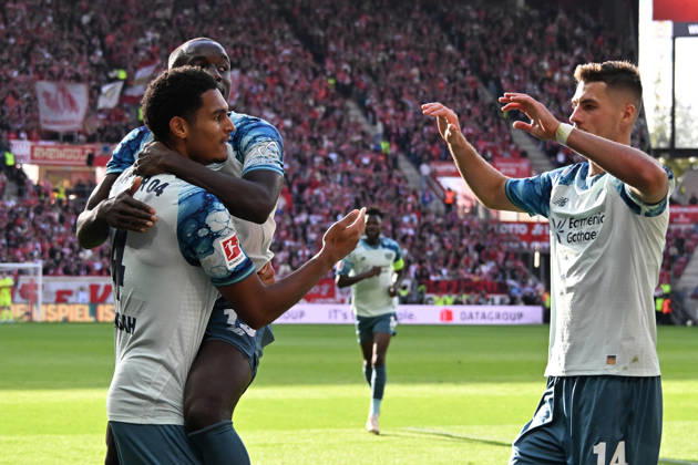 10.10.2026, xsltx, Fussball 1.Bundesliga, FSV Mainz 05 - Bayer 04 Leverkusen v.l. Torjubel nach dem Tor zum celebrating the goal celebrate 2:3 durch Jarell Quansah (Bayer 04 Leverkusen) (DFL DFB REGULATIONS PROHIBIT ANY USE OF PHOTOGRAPHS as IMAGE SEQUENCES and or QUASI-VIDEO) Mainz