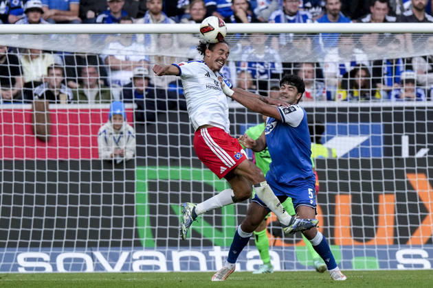 v.li.: Yussuf Poulsen (HSV, 15), Ozan Muhammed Kabak (Hoffenheim, 5), beim Kopfball, Kopfballduell, Spielszene, Zweikampf in der Luft, Aktion, Action, 10.10.2026, Sinsheim (Deutschland), Fussball, Bundesliga, TSG 1899 Hoffenheim - Hamburger SV, DFB DFL REGULATIONS PROHIBIT ANY USE OF PHOTOGRAPHS AS IMAGE SEQUENCES AND OR QUASI-VIDEO.