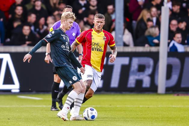 DEVENTER , 10-10-2026 , Stadium De Adelaarshorst , season 2026 2027 , Dutch Eredivisie football . match between Go Ahead Eagles and Sparta Rotterdam, Picture shows Sparta player Cederic Hatenboer , Eagles player Victor Edvardsen Go Ahead Eagles - Sparta  x208109067x Copyright: