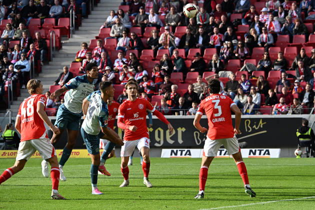 10.10.2026, xsltx, Fussball 1.Bundesliga, FSV Mainz 05 - Bayer 04 Leverkusen v.l. Jarell Quansah (Bayer 04 Leverkusen) Torschuetze, erzielt das Tor, Treffer, scores the goal 2:3 (DFL DFB REGULATIONS PROHIBIT ANY USE OF PHOTOGRAPHS as IMAGE SEQUENCES and or QUASI-VIDEO) Mainz