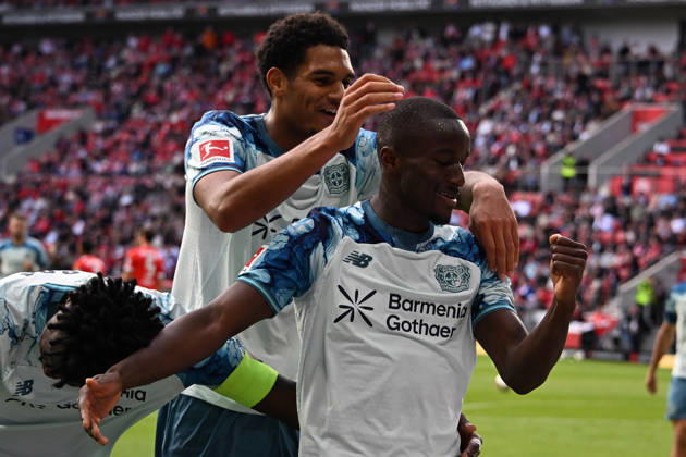 10.10.2026, xsltx, Fussball 1.Bundesliga, FSV Mainz 05 - Bayer 04 Leverkusen v.l. Torjubel nach dem Tor zum celebrating the goal celebrate 2:4 durch Moussa Diaby (Bayer 04 Leverkusen) (DFL DFB REGULATIONS PROHIBIT ANY USE OF PHOTOGRAPHS as IMAGE SEQUENCES and or QUASI-VIDEO) Mainz