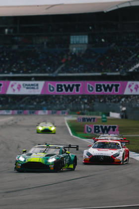 DTM, 15. + 16. Rennen Hockenheim 2026 7 Aston Martin Vantage AMR GT3 EVO, Comtoyou Racing: Nicki Thiim, 84 Mercedes-AMG GT3 EVO, Landgraf Motorsport: Tom Kalender - picture by Gruppe C Photography Sachsenring Germany Copyright: xGruppexCxPhotographyx
