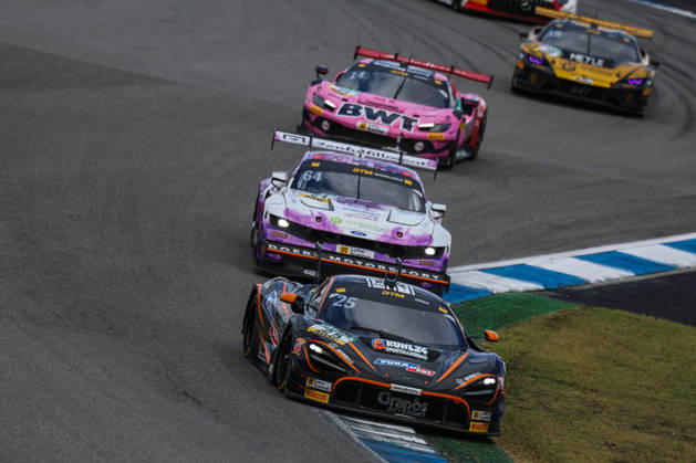 DTM, 15. + 16. Rennen Hockenheim 2026 25 McLaren 720S GT3 Evo, Dörr Motorsport: Ben Dörr, 64 Ford Mustang GT3, HRT Ford Racing: Finn Wiebelhaus - picture by Gruppe C Photography Sachsenring Hockenheimring Baden-Württemberg Germany Copyright: xGruppexCxPhotographyx