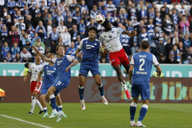 Terem Moffi (HSV) r. setzt sich im Kopfball gegen Ozan Kabak (TSG Hoffenheim) durch und Goal scored, erzielt das Tor zum 2:2, celebrate the goal im Bundesliga-Spiel zwischen der TSG 1899 Hoffenheim und dem Hamburger SV in der PreZero Arena, Sinsheim, Deutschland, am 10. Oktober 2026. in action during the Bundesliga match between TSG 1899 Hoffenheim and Hamburger SV at the PreZero Arena, Sinsheim, Germany, on October 10, 2026. DFB DFL REGULATIONS PROHIBIT ANY USE OF PHOTOGRAPHS AS IMAGE SEQUENCES AND OR QUASI-VIDEO, Copyright: HMBxMedia xHeikoxBecker