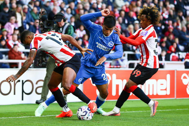 SUNDERLAND, ENGLAND, OCTOBER 10: Reinildo Mandava of Sunderland AFC (L), Diego Gómez of Brighton & Hove Albion (M) and Malick Fofana of Sunderland AFC (R) vie against each other during a Premier League 2026-27 match between Sunderland AFC and Brighton & Hove Albion at the Stadium of Light on October 10, 2026 in Sunderland, England. (Photo by Zach Forster Sports Press Photo) Copyright: xZachxForster SportsxPressxPhotox Sportspressphoto_SPR250880