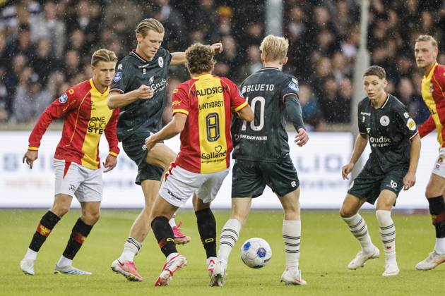 DEVENTER - Giovanni van Zwam of Go Ahead Eagles, Milan Zonneveld of Sparta Rotterdam, Evert Linthorst of Go Ahead Eagles, Cedric Hatenboer of Sparta Rotterdam (lr) during the Dutch Eredivisie match between Go Ahead Eagles and Sparta Rotterdam at De Adelaarshorst on October 10, 2026 in Deventer, the Netherlands. BART STOUTJESDIJK ANP Eredivisie 2026 27 xVIxANPxSportx xxANPxIVx 572027833 originalFilename: 572027833.jpg