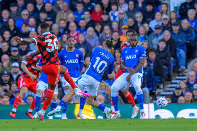 IPSWICH, ENGLAND OCTOBER 10 - Ryan Sessegnon of Fulham scores the team s first goal to make score 1-0 during the Premier League game between Ipswich Town and Fulham at Portman Road on October 10, 2026 in Ipswich, England. (Photo by Keeran Marquis Sports Press Photo) Copyright: xKeeranxMarquis SPPx Sportspressphoto_SPR250881