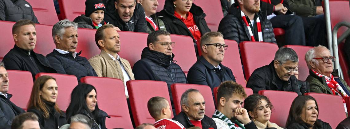 10.10.2026, Fussball Bundesliga 2026 2027, 5.Spieltag, FC Augsburg - FC Bayern München, in der WWK-Arena Augsburg, Die Vorstandschaft vom FC Bayern . auf dem Bild, Sportvorstand Max Eberl (Bayern München), Vorstandsvorsitzender Jan-Christian Dreesen (FC Bayern München) Präsident Herbert Hainer (FC Bayern) usw