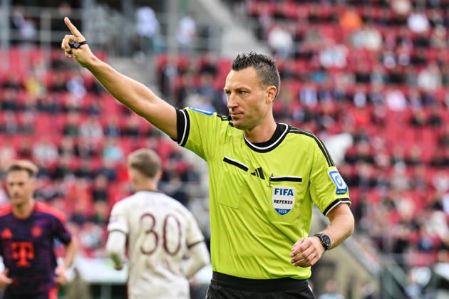 AUGSBURG, GERMANY; 10. OCTOBER: Referee Sven JABLONSKI during the Bundesliga Match between FC Augsburg vs. FC Bayern Munich at Matchday 5 at WWK-Arena DFL REGULATIONS PROHIBIT ANY USE OF PHOTOGRAPHS AS IMAGE SEQUENCES AND OR QUASI-VIDEO Copyright: xBEAUTIFULxSPORTS Goldbergx