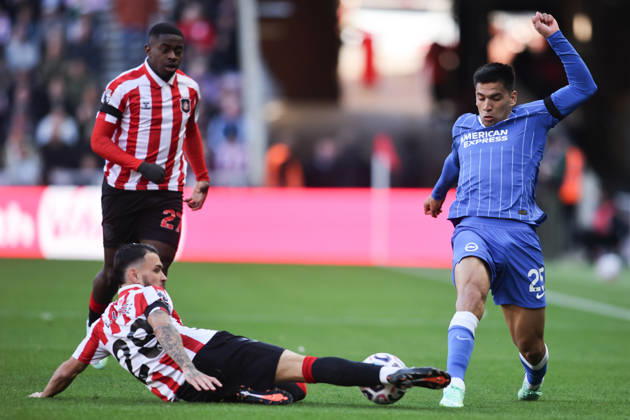Sunderland v Brighton & Hove Albion - Premier League 2026 27 Enzo Le Fee of Sunderland challenges Diego Gomez of Brighton and Hove Albion during the Premier League match between Sunderland and Brighton and Hove Albion at the Stadium of Light in Sunderland, on October 10, 2026. Sunderland Tyne and Wear United Kingdom  Copyright: xMIxNewsx originalFilename:fletcher-sunderla261010_npore.jpg