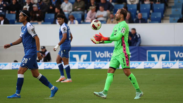 10.10.2026, xrekx, Fussball 1.Bundesliga, TSG 1899 Hoffenheim - Hamburger SV v.l. Oliver Baumann (TSG 1899 Hoffenheim) (DFL DFB REGULATIONS PROHIBIT ANY USE OF PHOTOGRAPHS as IMAGE SEQUENCES and or QUASI-VIDEO) Sinsheim