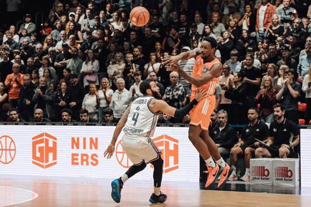 easyCredit Basketball Bundesliga, 5. Spieltag, Niners Chemnitz -Bayern München 10.10.2026 ab 16:00 Uhr Chemnitz, Chemnitz Arena Im Foto: 04 Duane Washington , 01 Phlandrous Fleming JR easyCredit Basketball Bundesliga, 5. Spieltag, Niners Chemnitz - Bayern München Chemnitz Sachsen Deutschland Copyright: xEHLxMedia MichelxKöhlerx 20261010-Niners-Chemnitz-Bayern-M__nchen-003