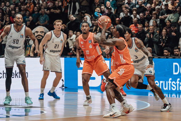 easyCredit Basketball Bundesliga, 5. Spieltag, Niners Chemnitz -Bayern München 10.10.2026 ab 16:00 Uhr Chemnitz, Chemnitz Arena Im Foto: 50 Austin Wiley, 21 Justus Hollatz, 22 Nighaeal Ceaser, 02 Stefan Smith, 03 MarJon Beauchamp easyCredit Basketball Bundesliga, 5. Spieltag, Niners Chemnitz - Bayern München Chemnitz Sachsen Deutschland Copyright: xEHLxMedia MichelxKöhlerx 20261010-Niners-Chemnitz-Bayern-M__nchen-009
