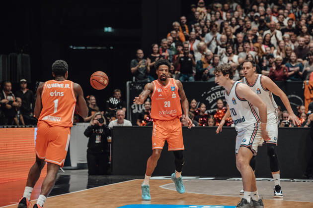 easyCredit Basketball Bundesliga, 5. Spieltag, Niners Chemnitz -Bayern München 10.10.2026 ab 16:00 Uhr Chemnitz, Chemnitz Arena Im Foto: 01 Phlandrous Fleming JR, 20 Urald King, easyCredit Basketball Bundesliga, 5. Spieltag, Niners Chemnitz - Bayern München Chemnitz Sachsen Deutschland Copyright: xEHLxMedia MichelxKöhlerx 20261010-Niners-Chemnitz-Bayern-M__nchen-027