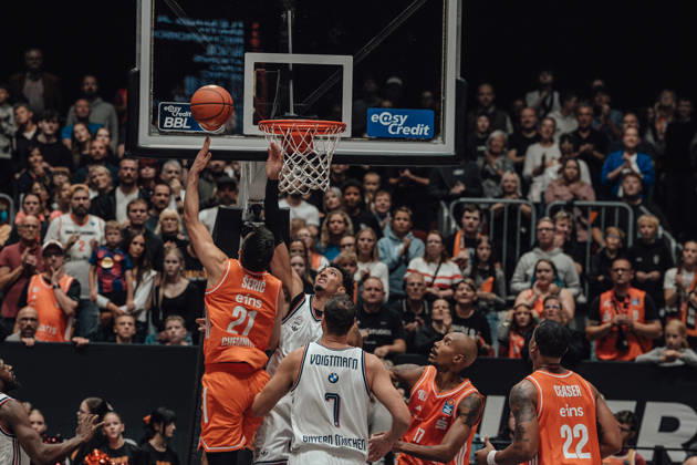 easyCredit Basketball Bundesliga, 5. Spieltag, Niners Chemnitz -Bayern München 10.10.2026 ab 16:00 Uhr Chemnitz, Chemnitz Arena Im Foto: 21 Mateo Seric, 07 Johannes Voigtmann, 17 Darion Atkins, 22 Nighaeal Ceaser easyCredit Basketball Bundesliga, 5. Spieltag, Niners Chemnitz - Bayern München Chemnitz Sachsen Deutschland Copyright: xEHLxMedia MichelxKöhlerx 20261010-Niners-Chemnitz-Bayern-M__nchen-030