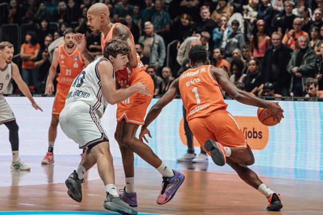 easyCredit Basketball Bundesliga, 5. Spieltag, Niners Chemnitz -Bayern München 10.10.2026 ab 16:00 Uhr Chemnitz, Chemnitz Arena Im Foto: 13 Andreas Obst, 17 Darion Atkins Block, 01 Phlandrous Fleming JR easyCredit Basketball Bundesliga, 5. Spieltag, Niners Chemnitz - Bayern München Chemnitz Sachsen Deutschland Copyright: xEHLxMedia MichelxKöhlerx 20261010-Niners-Chemnitz-Bayern-M__nchen-034