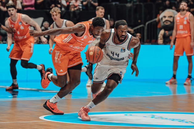easyCredit Basketball Bundesliga, 5. Spieltag, Niners Chemnitz -Bayern München 10.10.2026 ab 16:00 Uhr Chemnitz, Chemnitz Arena Im Foto: 01 Phlandrous Fleming JR, 44 Kamar Baldwin easyCredit Basketball Bundesliga, 5. Spieltag, Niners Chemnitz - Bayern München Chemnitz Sachsen Deutschland Copyright: xEHLxMedia MichelxKöhlerx 20261010-Niners-Chemnitz-Bayern-M__nchen-038