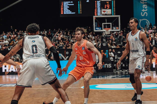 easyCredit Basketball Bundesliga, 5. Spieltag, Niners Chemnitz -Bayern München 10.10.2026 ab 16:00 Uhr Chemnitz, Chemnitz Arena Im Foto: 00 Miles Norris, 90 Jannis von Seckendorf, 01 Oscar da Silva easyCredit Basketball Bundesliga, 5. Spieltag, Niners Chemnitz - Bayern München Chemnitz Sachsen Deutschland Copyright: xEHLxMedia MichelxKöhlerx 20261010-Niners-Chemnitz-Bayern-M__nchen-045
