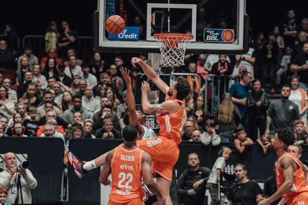 easyCredit Basketball Bundesliga, 5. Spieltag, Niners Chemnitz -Bayern München 10.10.2026 ab 16:00 Uhr Chemnitz, Chemnitz Arena Im Foto: 25 Ben Burnham Rebound easyCredit Basketball Bundesliga, 5. Spieltag, Niners Chemnitz - Bayern München Chemnitz Sachsen Deutschland Copyright: xEHLxMedia MichelxKöhlerx 20261010-Niners-Chemnitz-Bayern-M__nchen-054