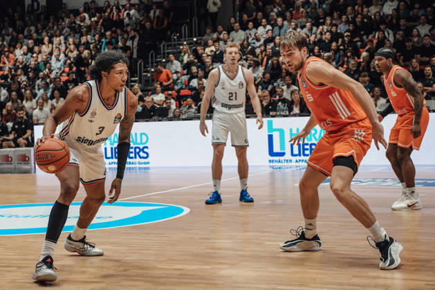 easyCredit Basketball Bundesliga, 5. Spieltag, Niners Chemnitz -Bayern München 10.10.2026 ab 16:00 Uhr Chemnitz, Chemnitz Arena Im Foto: 03 MarJon Beauchamp, 11 Elias Rödl easyCredit Basketball Bundesliga, 5. Spieltag, Niners Chemnitz - Bayern München Chemnitz Sachsen Deutschland Copyright: xEHLxMedia MichelxKöhlerx 20261010-Niners-Chemnitz-Bayern-M__nchen-059