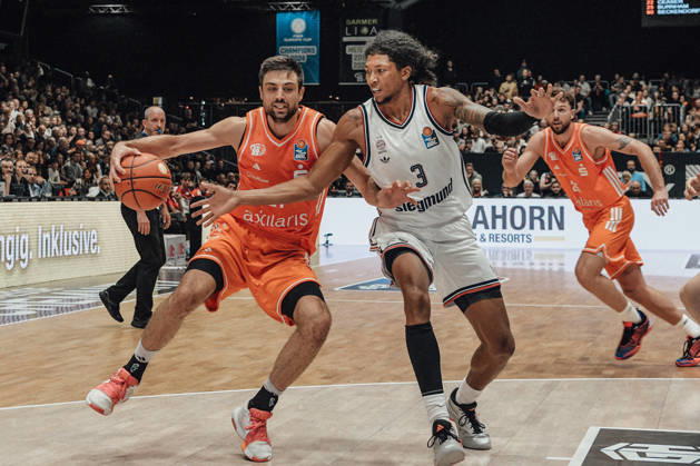 easyCredit Basketball Bundesliga, 5. Spieltag, Niners Chemnitz -Bayern München 10.10.2026 ab 16:00 Uhr Chemnitz, Chemnitz Arena Im Foto: 21 Mateo Seric, 03 MarJon Beauchamp easyCredit Basketball Bundesliga, 5. Spieltag, Niners Chemnitz - Bayern München Chemnitz Sachsen Deutschland Copyright: xEHLxMedia MichelxKöhlerx 20261010-Niners-Chemnitz-Bayern-M__nchen-073