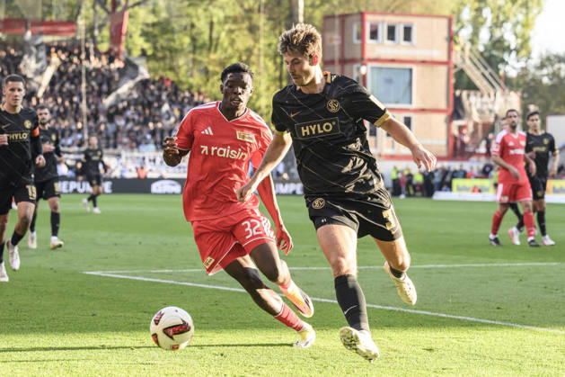 im Bild v.l.: Mekhi Gray (Union Berlin, 32), Maximilian Rohr (SV Elversberg, 31), Zweikampf, Action, Kampf, kaempft um den Ball, GER, Berlin, Fussball, 1. FC Union Berlin vs SV Elversberg, in der Alten Försterei, 10.10.2026, DFB DFL REGULATIONS PROHIBIT ANY USE OF PHOTOGRAPHS AS IMAGE SEQUENCES AND OR QUASI-VIDEO, Copyright: HMBxMedia UwexKoch