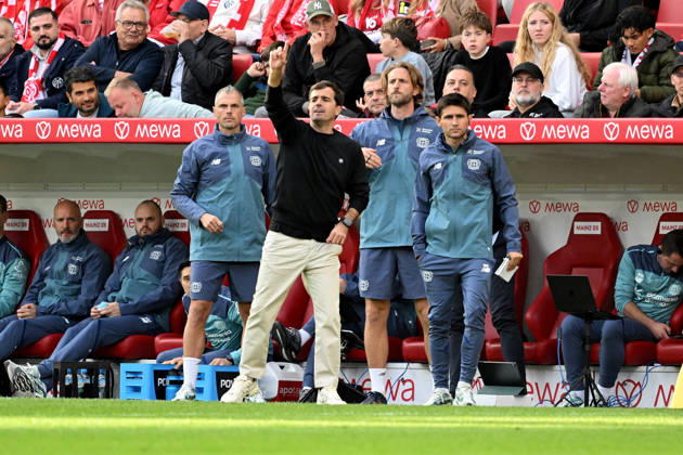 10.10.2026, xsltx, Fussball 1.Bundesliga, FSV Mainz 05 - Bayer 04 Leverkusen v.l. Trainer Coach Carles Martinez (Bayer 04 Leverkusen) (DFL DFB REGULATIONS PROHIBIT ANY USE OF PHOTOGRAPHS as IMAGE SEQUENCES and or QUASI-VIDEO) Mainz
