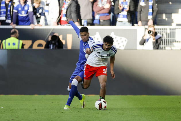Adam Daghim (TSG Hoffenheim, 14) und Martin Adeline (Hamburger SV, 05) im Zweikampf , Deutschland, Fussball, 1. Bundesliga, 5.Spieltag, 2026 2027, TSG Hoffenheim vs. Hamburger SV, 10.10.2026, Sinsheim SNP Arena Deutschland Copyright: xGrantxHubbsx