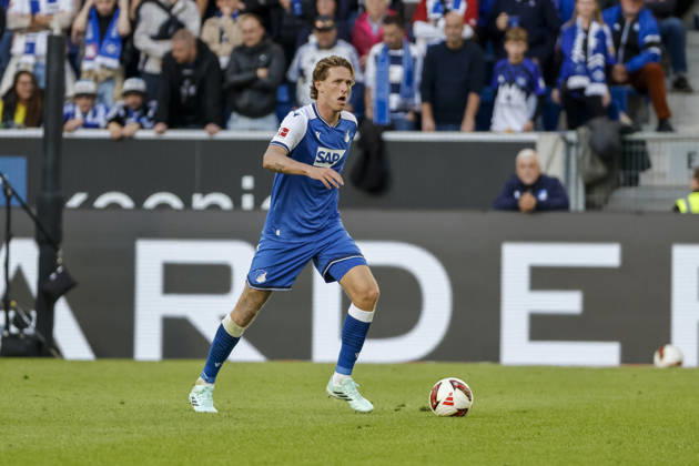 Wouter Burger (TSG Hoffenheim, 18) am Ball , Deutschland, Fussball, 1. Bundesliga, 5.Spieltag, 2026 2027, TSG Hoffenheim vs. Hamburger SV, 10.10.2026, Sinsheim SNP Arena Deutschland Copyright: xGrantxHubbsx
