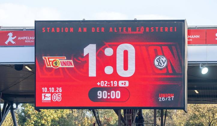 Fußball, Herren, Saison 2026 2027, 1. Bundesliga (5. Spieltag), 1. FC Union Berlin - SV 07 Elversberg, Anzeigetafel mit 1:0-Endstand, 10.10.2026, Copyright: xMatthiasxKochx
