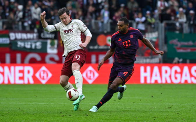 10.10.2026, xemx, Fussball 1.Bundesliga, FC Augsburg - Bayern München v.l. Michael Gregoritsch (FC Augsburg), Jonathan Tah (FC Bayern Muenchen) Zweikampf, Aktion, action, battle for the ball (DFL DFB REGULATIONS PROHIBIT ANY USE OF PHOTOGRAPHS as IMAGE SEQUENCES and or QUASI-VIDEO) Augsburg