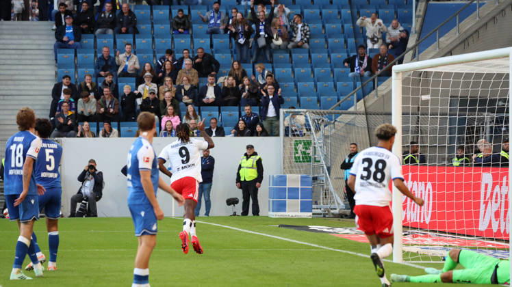 10.10.2026, xrekx, Fussball 1.Bundesliga, TSG 1899 Hoffenheim - Hamburger SV v.l. Torjubel nach dem Tor zum celebrating the goal celebrate 2:2 durch Terem Moffi (Hamburger SV) (DFL DFB REGULATIONS PROHIBIT ANY USE OF PHOTOGRAPHS as IMAGE SEQUENCES and or QUASI-VIDEO) Sinsheim