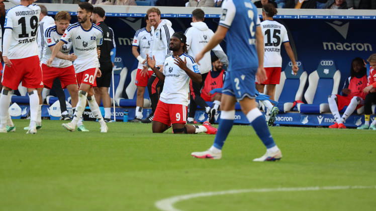 10.10.2026, xrekx, Fussball 1.Bundesliga, TSG 1899 Hoffenheim - Hamburger SV v.l. Torjubel nach dem Tor zum celebrating the goal celebrate 2:2 durch Terem Moffi (Hamburger SV) (DFL DFB REGULATIONS PROHIBIT ANY USE OF PHOTOGRAPHS as IMAGE SEQUENCES and or QUASI-VIDEO) Sinsheim