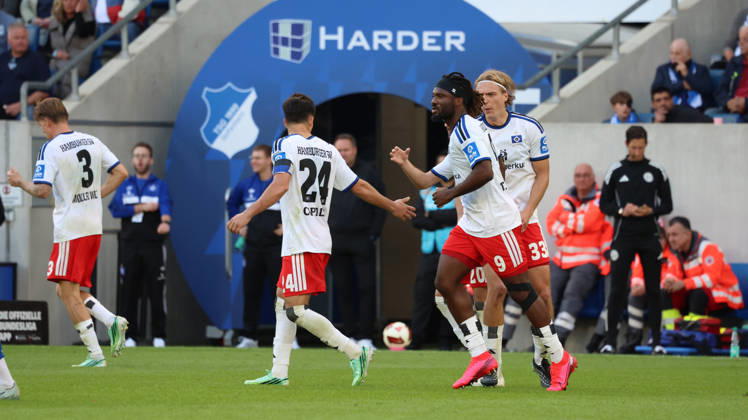 10.10.2026, xrekx, Fussball 1.Bundesliga, TSG 1899 Hoffenheim - Hamburger SV v.l. Torjubel nach dem Tor zum celebrating the goal celebrate 2:2 durch Terem Moffi (Hamburger SV) (DFL DFB REGULATIONS PROHIBIT ANY USE OF PHOTOGRAPHS as IMAGE SEQUENCES and or QUASI-VIDEO) Sinsheim