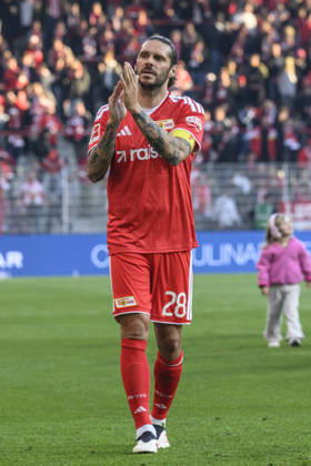 im Bild v.l.: Christopher Trimmel (Union Berlin, 28), Union siegt nach 90 plus 2 Minuten 1:0, Freude, Jubel, Zufriedenheit in den Gesichtern der Spieler, GER, Berlin, Fussball, 1. FC Union Berlin vs SV Elversberg, in der Alten Försterei, 10.10.2026, DFB DFL REGULATIONS PROHIBIT ANY USE OF PHOTOGRAPHS AS IMAGE SEQUENCES AND OR QUASI-VIDEO, Copyright: HMBxMedia UwexKoch