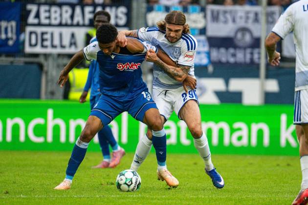 3.Liga MSV Duisburg - TSG Hoffenheim II ** NUR FÜR REDAKTIONELLE ZWECKE ** EDITORIAL USE ONLY **<p>Fußball 3.Liga MSV Duisburg - TSG Hoffenheim II am 10.10.26 in der Schauinsland-Reisen Arena in Duisburg Tristan Spranger( Hoffenheim 2),links - Joshua Bitter ( Duisburg ),rechts Duisburg Copyright: JakobxKlos