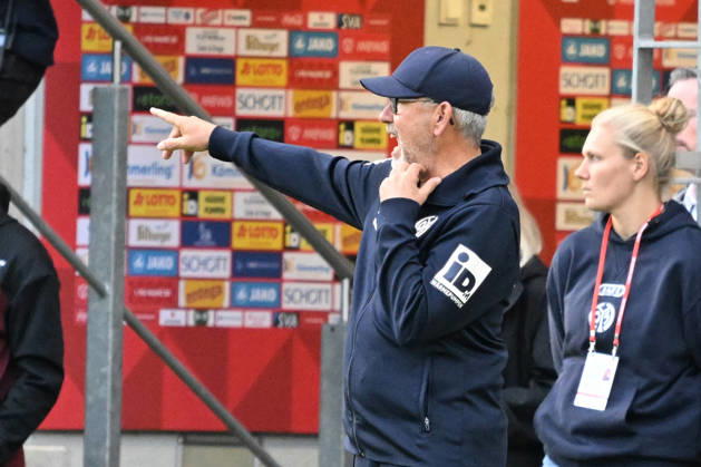 10.10.2026, xsltx, Fussball 1.Bundesliga, FSV Mainz 05 - Bayer 04 Leverkusen v.l. Trainer Urs Fischer (FSV Mainz 05) (DFL DFB REGULATIONS PROHIBIT ANY USE OF PHOTOGRAPHS as IMAGE SEQUENCES and or QUASI-VIDEO) Mainz