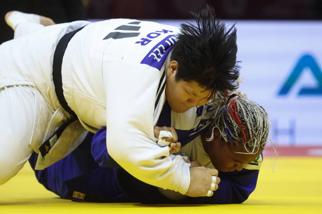 AZERBAIJAN, BAKU - OCTOBER 10, 2026: South Korea s Lee Hyeon-ji (L) and France s Romane Dicko fight in their heavyweight bout during the 2026 World Judo Championships at the National Gymnastics Arena 2026 World Judo Championships In Baku  - ZUMAt113 20261010_zaa_t113_402 Copyright: xMikhailxSinitsynx