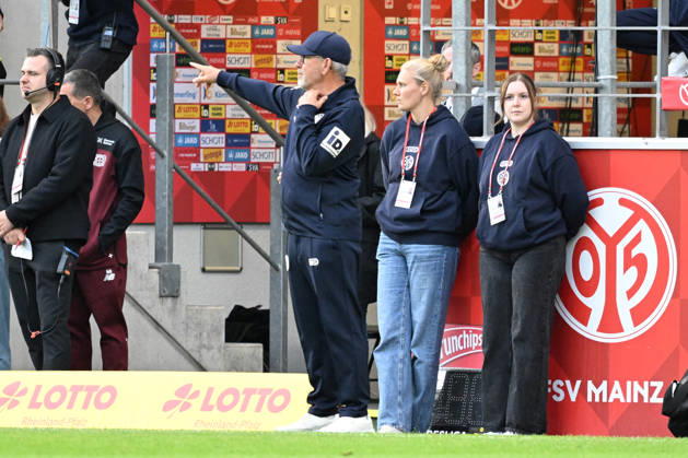10.10.2026, xsltx, Fussball 1.Bundesliga, FSV Mainz 05 - Bayer 04 Leverkusen v.l. Trainer Urs Fischer (FSV Mainz 05) (DFL DFB REGULATIONS PROHIBIT ANY USE OF PHOTOGRAPHS as IMAGE SEQUENCES and or QUASI-VIDEO) Mainz