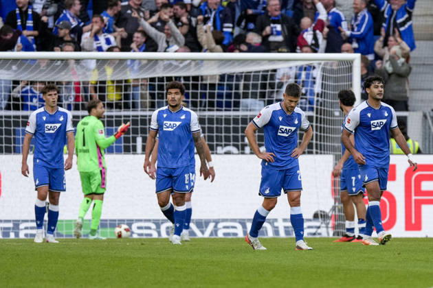 v.li.: Robin Hranac (Hoffenheim, 2), Oliver Baumann (Torwart, Hoffenheim, 1, Kapitän), Valentin Gendrey (Hoffenheim, 15), Vladimir Coufal (Hoffenheim, 34), Andrej Kramaric (Hoffenheim, 27), Leon Avdullahu (Hoffenheim, 7), Ozan Muhammed Kabak (Hoffenheim, 5), Spieler der TSG 1899 Hoffenheim, enttäuscht schauend, Enttäuschung, Frustration, disappointed, pessimistisch, nach dem Gegentor zum 2:3, Action, Aktion, Spielszene, 10.10.2026, Sinsheim (Deutschland), Fussball, Bundesliga, TSG 1899 Hoffenheim - Hamburger SV, DFB DFL REGULATIONS PROHIBIT ANY USE OF PHOTOGRAPHS AS IMAGE SEQUENCES AND OR QUASI-VIDEO.