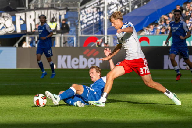 Koki Machida (TSG 1899 Hoffenheim) und Louis Lemke (Hamburger SV). xettx, Deutschland, Sinsheim, 10.10.2026, Fussball, Bundesliga: TSG 1899 Hoffenheim vs Hamburger SV, Saison 2026 2027, 5. Spieltag, SNP Arena DFL DFB REGULATIONS PROHIBIT ANY USE OF PHOTOGRAPHS AS IMAGE SEQUENCES AND OR QUASI-VIDEO.