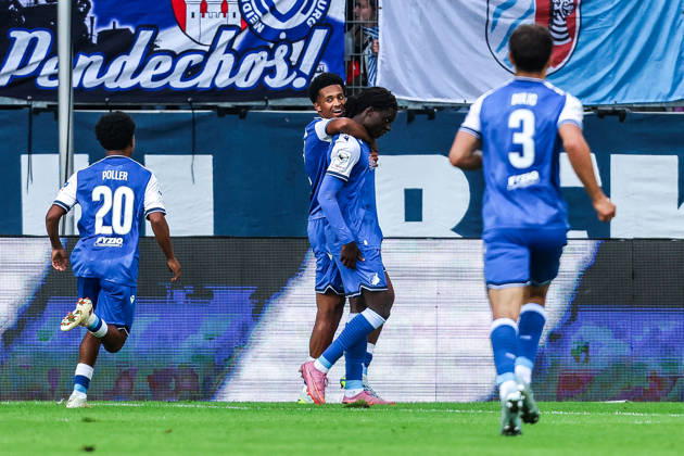 Fussball, 3.Liga Saison 2026 2027 8.Spieltag MSV Duisburg - TSG 1899 Hoffenheim II 10.10.2026, schauinsland-reisen-arena Torjubel TSG 1899 Hoffenheim II nach dem Tor zum 2-0 durch Blessing Miguel Makanda (Hoffenheim, 17) die Spieler freuen sich Duisburg schauinsland-reisen-arena Nordrhein-Westfalen Deutschland