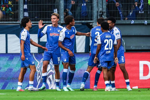 Fussball, 3.Liga Saison 2026 2027 8.Spieltag MSV Duisburg - TSG 1899 Hoffenheim II 10.10.2026, schauinsland-reisen-arena Torjubel TSG 1899 Hoffenheim II nach dem Tor zum 2-0 durch Blessing Miguel Makanda (Hoffenheim, 17) die Spieler freuen sich Duisburg schauinsland-reisen-arena Nordrhein-Westfalen Deutschland
