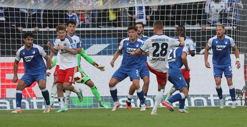 Sinsheim , Fußball Bundesliga TSG 1899 Hoffenheim vs. Hamburger SV , Tor zum 2 : 3 , Torschütze Miro Muheim ( HSV 28 )