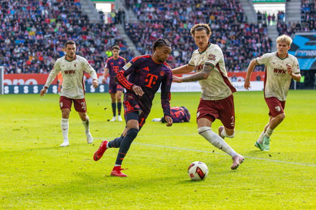 10.10.26 FC Augsburg - FC Bayern München Deutschland, Augsburg, 10.10.2026, Fussball, Bundesliga, Saison 2026 2027, FC Augsburg - FC Bayern München: Michael Olise (FC Bayern München).