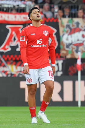 Mainz, Deutschland 10. Oktober 2026: 1. Bundesliga - 2026 2027 - 5. Spieltag - 1. FSV Mainz 05 gegen Bayer 04 Leverkusen Im Bild: Nadiem Amiri (M05) steht frustriert nach dem Abpfiff auf dem Spielfeld. DFL regulations prohibit any use of photographs as image sequences and or quasi-video Mewa Arena Rheinland - Pfalz Copyright: xFotostandx xRacochax
