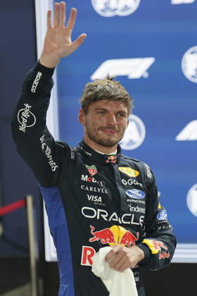 FORMULA 1 SINGAPORE AIRLINES SINGAPORE GRAND PRIX 2026 Max Verstappen (NED) 3 Red Bull Racing celebrates after taking Pole Position during the Formula 1 Singapore Airlines Singapore Grand Prix 2026, Round 17 of the 2026 Formula 1 World Championship, WM, Weltmeisterschaft from 9th - 11th October 2026 at the Marina Bay Street Circuit, Singapore. Credit: Robbie Hoad Every Second Media Editorial use only. All images are copyright Every Second Media Limited. No images may be reproduced without prior permission. Copyright: xIMAGO EveryxSecondxMediax ESM-2203-0542 RobbiexHoadx xEveryxSecondxMediax