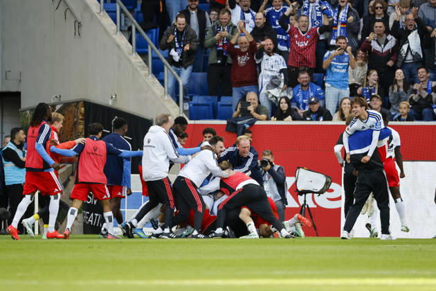 Torjubel Hamburger SV beim 2:3 durch Miro Muheim (Hamburger SV, 28), Freude, Begeisterung, positive Emotionen, Torerfolg , Deutschland, Fussball, 1. Bundesliga, 5.Spieltag, 2026 2027, TSG Hoffenheim vs. Hamburger SV, 10.10.2026, Sinsheim SNP Arena Deutschland Copyright: xGrantxHubbsx
